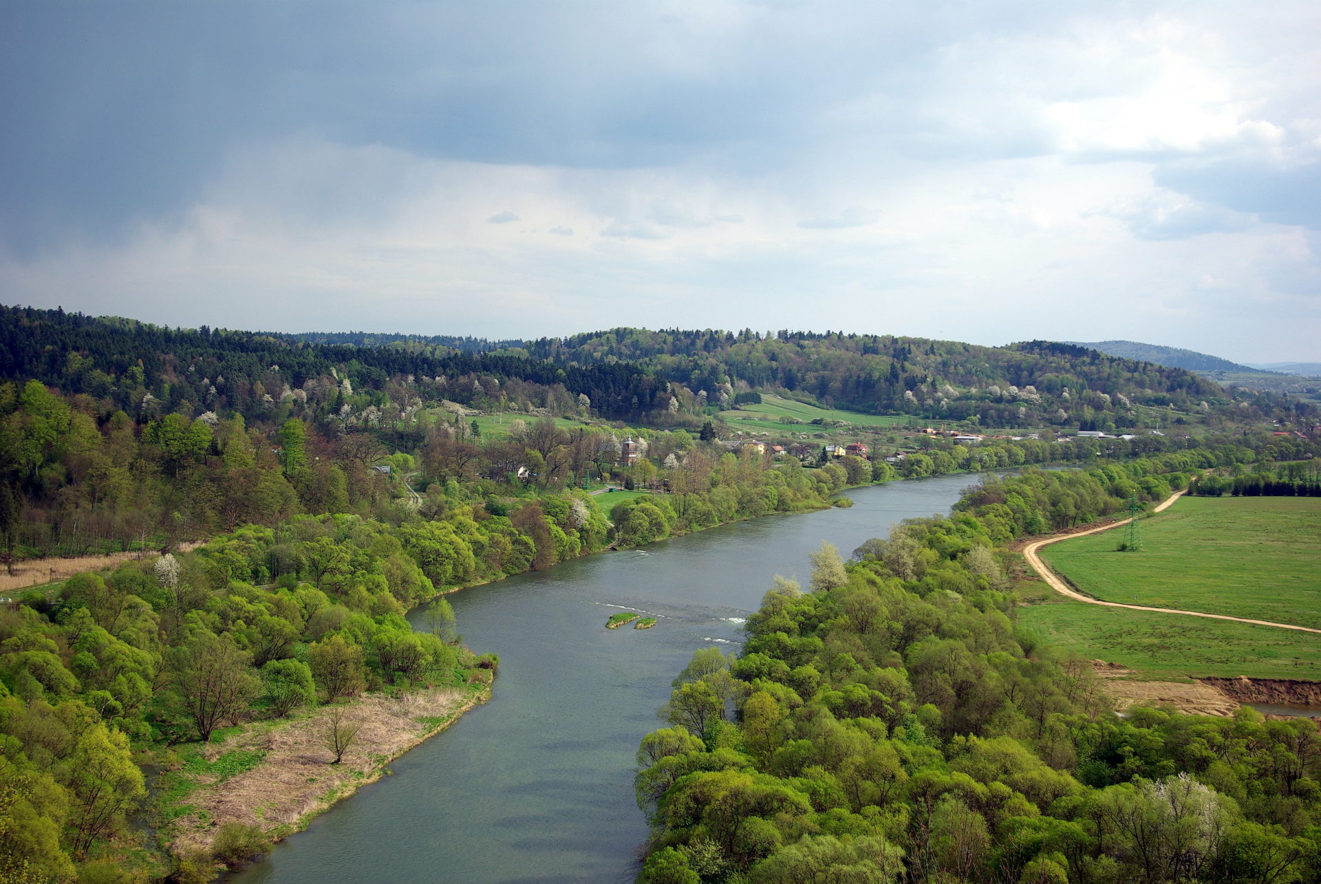 The San River seen from the Sobień Castle - Author: Lowdown, https://commons.wikimedia.org/wiki/File:San_widziany_z_Zamku_Sobie%C5%84.JPG